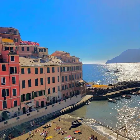 アパート Piazza Grande Sea View ヴェルナッツァ